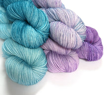 Load image into Gallery viewer, Teal - purple gradient yarn set, on superwash merino/nylon sock/4ply yarn.
