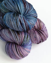 Load image into Gallery viewer, Blue-purple gradient set, on organic merino/silk 4ply yarn. Non-superwash.
