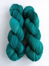 Load image into Gallery viewer, Hand dyed British wool sock yarn, Superwash Exmoor Blueface/Corriedale/Zwartbles/nylon freeshipping - Felt Fusion
