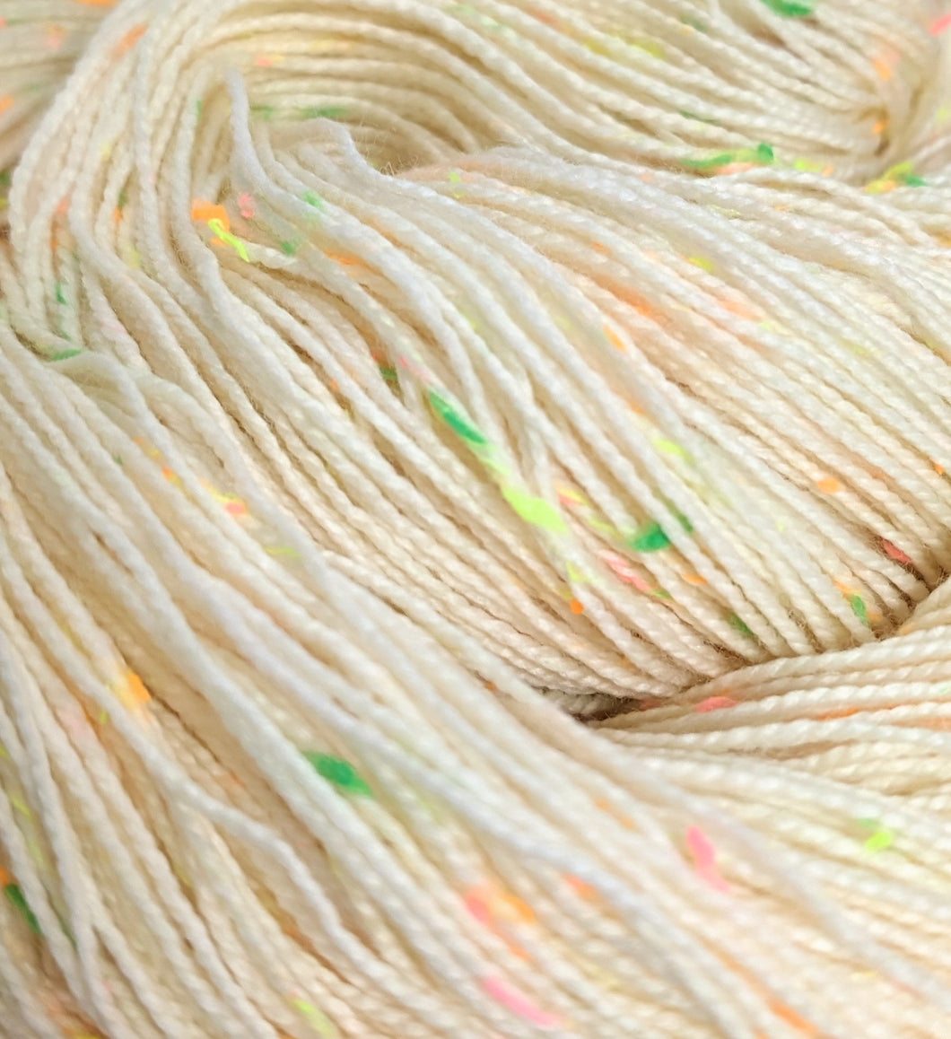 Undyed superwash merino/neon neps 4ply/fingering weight.