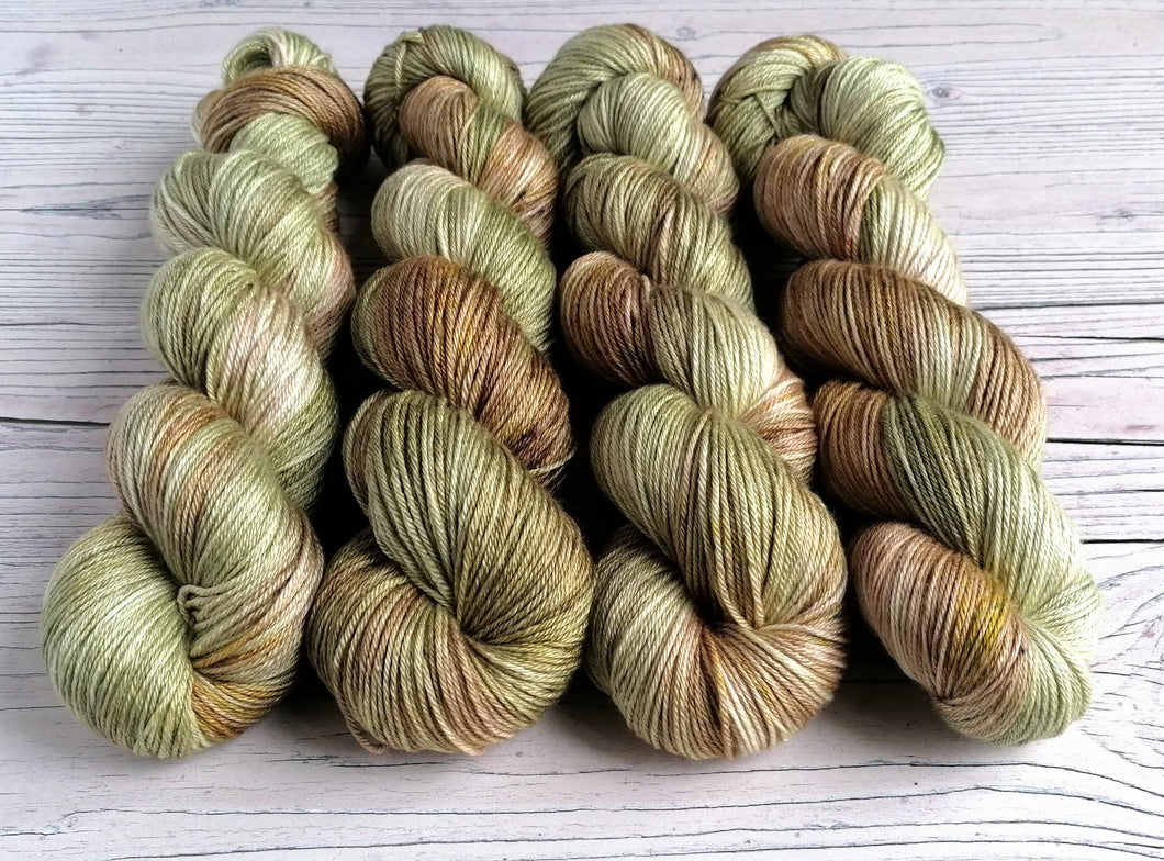 Fearn (Alder) on a choice of yarn bases.
