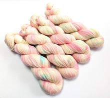 Load image into Gallery viewer, Cotton Candy Cloud, on various bases.
