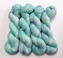 Load image into Gallery viewer, Sea Foam on superwash merino singles 4ply yarn.
