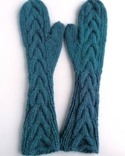 Load image into Gallery viewer, Hand knitted cabled mittens. freeshipping - Felt Fusion
