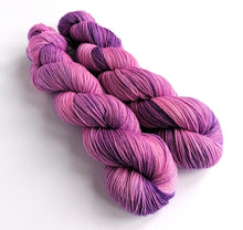 Load image into Gallery viewer, Pink-purple on superwash BFL/nylon sock yarn. freeshipping - Felt Fusion
