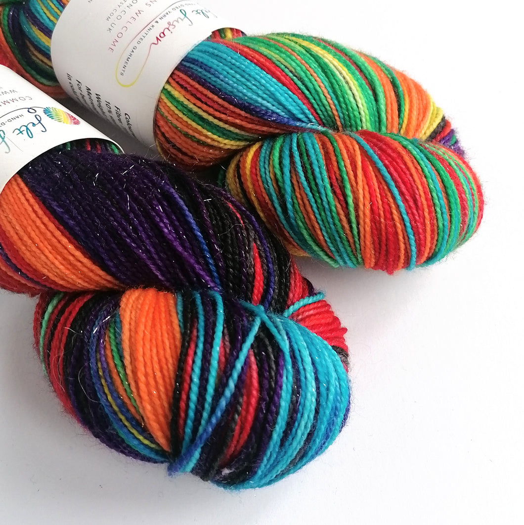Blackbow on superwash merino/nylon/sparkle sock yarn. freeshipping - Felt Fusion