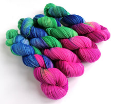 Load image into Gallery viewer, Glow of the Bauble on superwash merino/nylon/sparkle sock yarn. freeshipping - Felt Fusion
