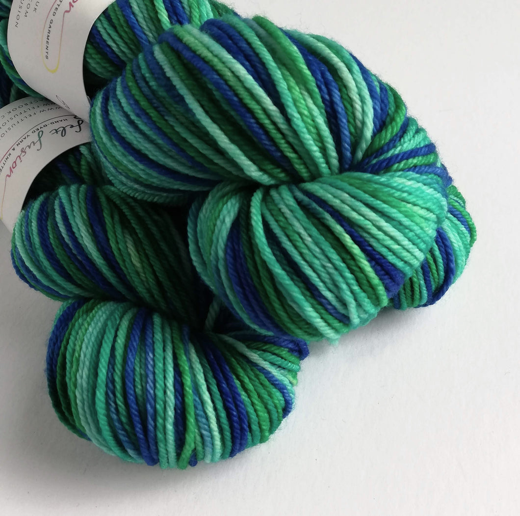 Remember August, hand dyed on Superwash Merino worsted. freeshipping - Felt Fusion