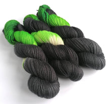 Load image into Gallery viewer, Alien on non-superwash BFL 4ply. freeshipping - Felt Fusion
