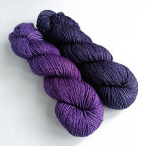 Load image into Gallery viewer, Purples on superwash BFL/Cashmere/Silk DK. freeshipping - Felt Fusion
