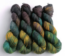 Load image into Gallery viewer, Mutiny on superwash Merino/Silk singles 4ply/fingering weight. freeshipping - Felt Fusion
