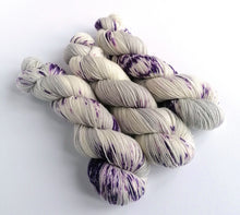 Load image into Gallery viewer, Willani on a Superwash Merino/Nylon/Sparkle sock yarn. freeshipping - Felt Fusion
