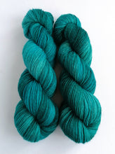 Load image into Gallery viewer, Hand dyed British wool sock yarn, Superwash Exmoor Blueface/Corriedale/Zwartbles/nylon freeshipping - Felt Fusion
